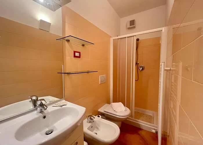 Glicine Residenza Prealba Con Posto Auto 公寓 莱万托